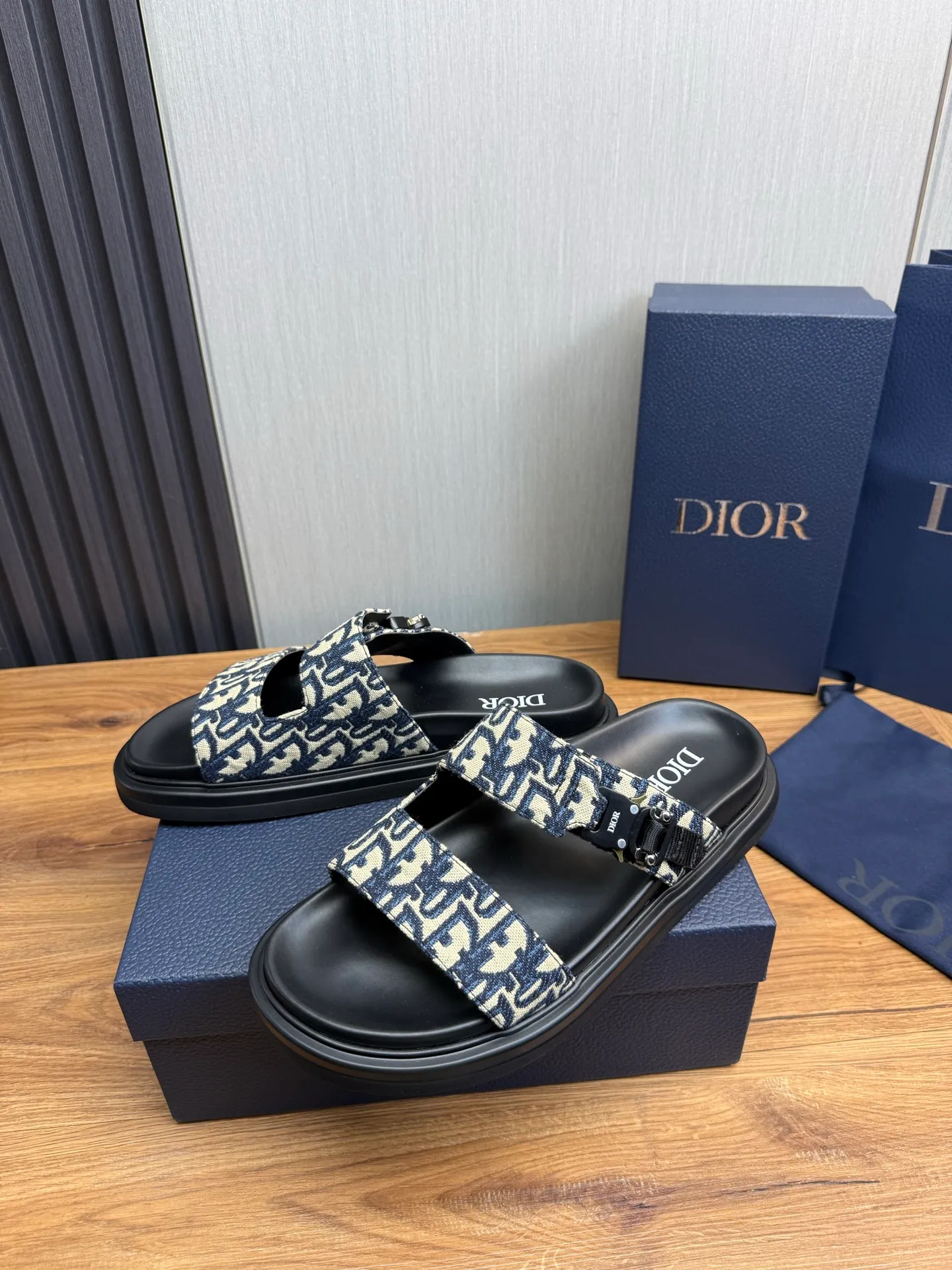 Men's shoes 300💰 Dior. Men's slippers🩴 Official website 1:1 production 38-45 size 45 46 🉑️Customized original material shipped✅